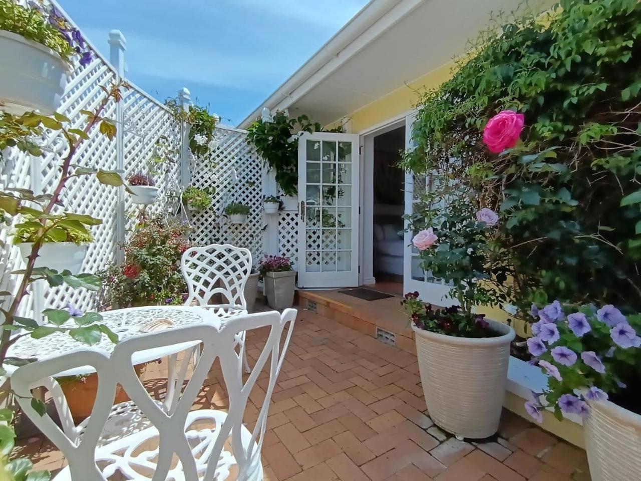 On The Bay Bed and Breakfast Port Elizabeth Exteriör bild