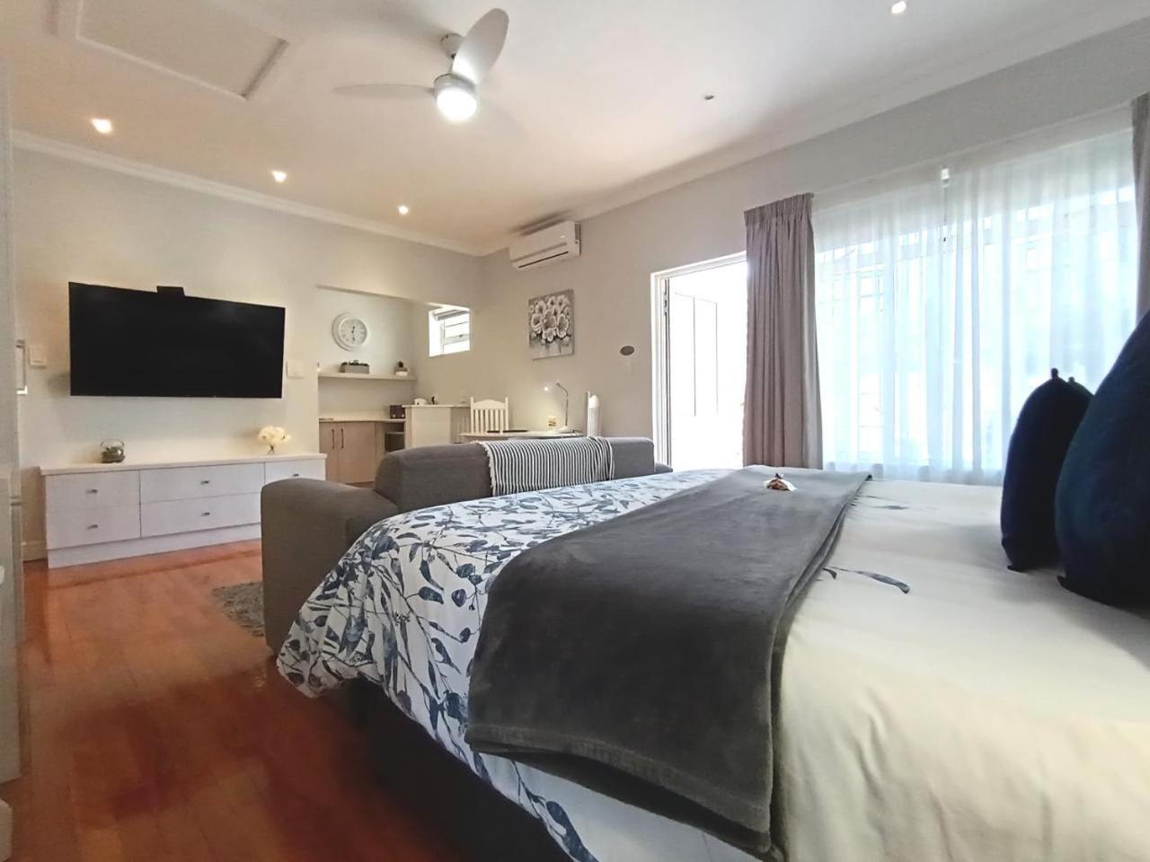 On The Bay Bed and Breakfast Port Elizabeth Exteriör bild