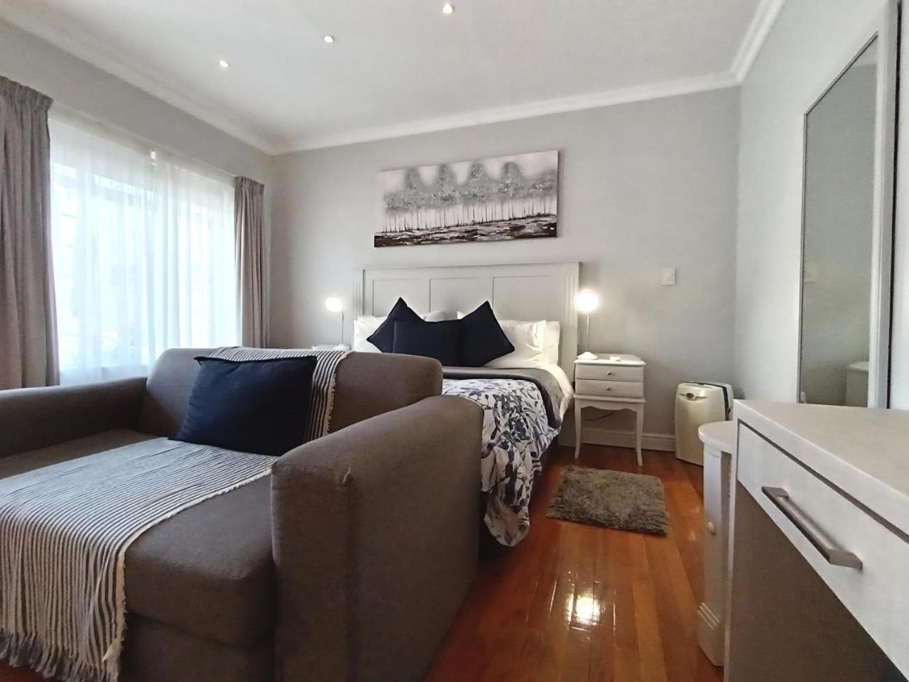 On The Bay Bed and Breakfast Port Elizabeth Exteriör bild